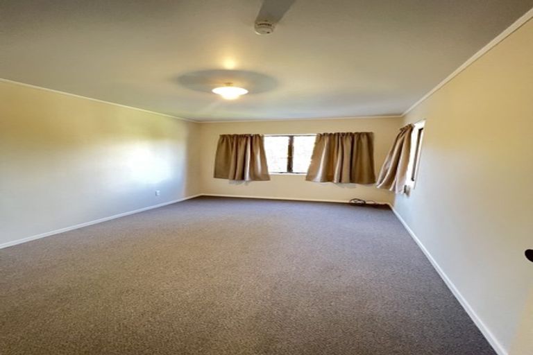 Photo of property in 2 West Harbour Drive, West Harbour, Auckland, 0618