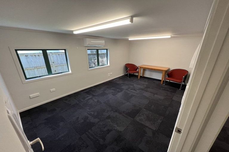 Photo of property in 13 Taupaki Road, Taupaki, Henderson, 0782