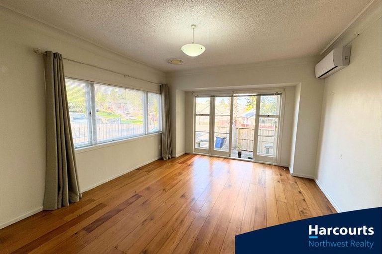 Photo of property in 1a Truscott Place, West Harbour, Auckland, 0618