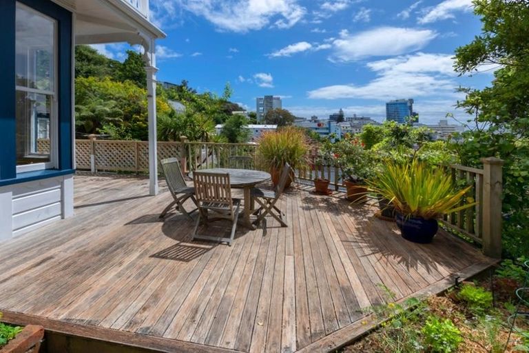 Photo of property in 348 The Terrace, Te Aro, Wellington, 6011