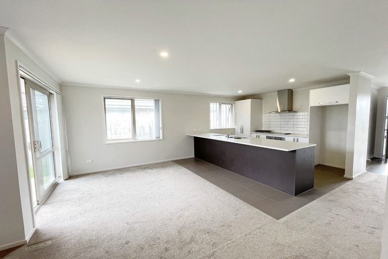 Photo of property in 11 Perla Road, Pukekohe, 2120