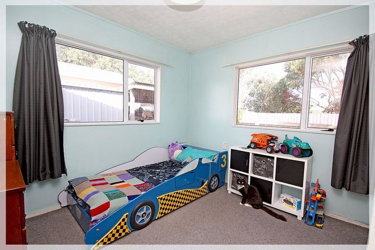 Photo of property in 28 Cousins Avenue East, Foxton Beach, Foxton, 4815