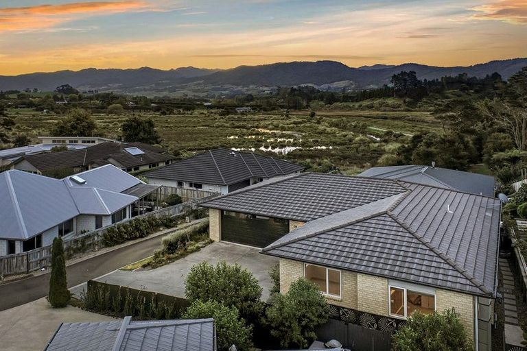 Photo of property in 14 Riverside Place, Katikati, 3129