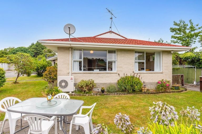 Photo of property in 5 Wakefield Grove, Waikanae, 5036
