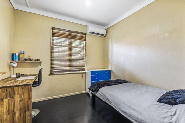 Photo of property in 142 Titirangi Road, New Lynn, Auckland, 0600