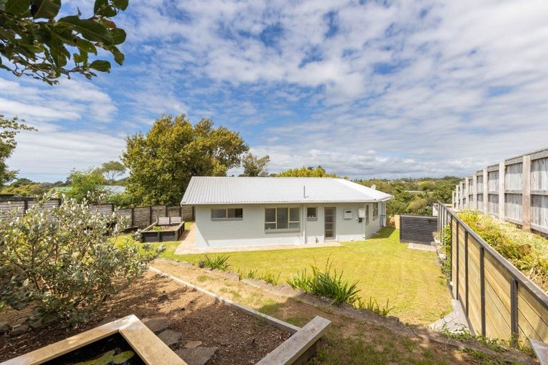 Photo of property in 9 Fairview Place, Westown, New Plymouth, 4310