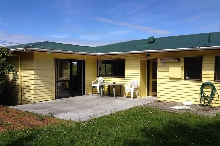 Photo of property in 19 Ladbrooke Drive, Newlands, Wellington, 6037