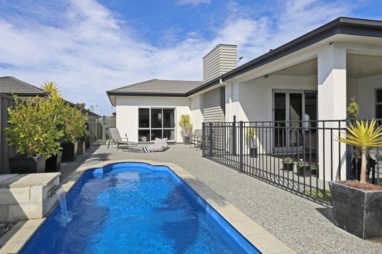 Photo of property in 14 Orotu Drive, Poraiti, Napier, 4112
