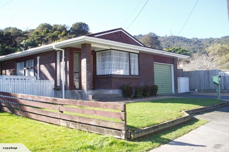 Photo of property in 2/25 Horoeka Street, Stokes Valley, Lower Hutt, 5019