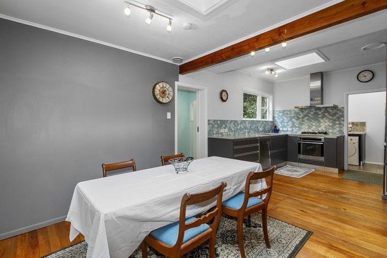 Photo of property in 35 Wyndham Road, Pinehaven, Upper Hutt, 5019