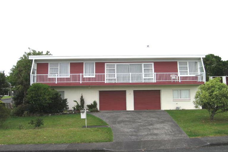 Photo of property in 56 Manhattan Heights, Glendene, Auckland, 0602