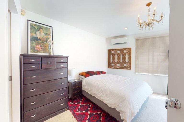 Photo of property in 2/79 Grafton Road, Roseneath, Wellington, 6011