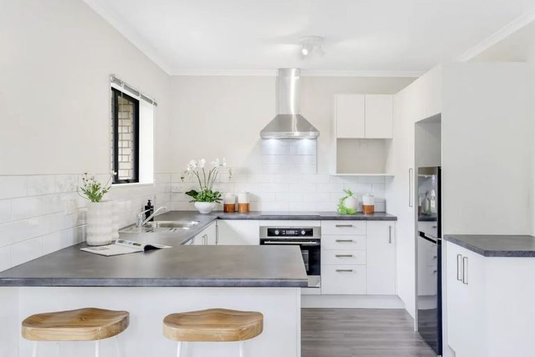 Photo of property in 12 Cade Place, Weymouth, Auckland, 2103