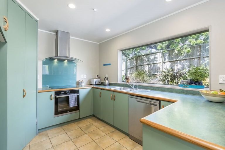 Photo of property in 27 Gledstane Road, Stanmore Bay, Whangaparaoa, 0932