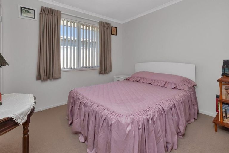 Photo of property in 6 Kamahi Place, One Tree Point, 0118