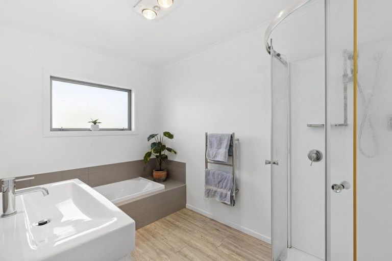 Photo of property in 2 Criffel Place, Luggate, Wanaka, 9383