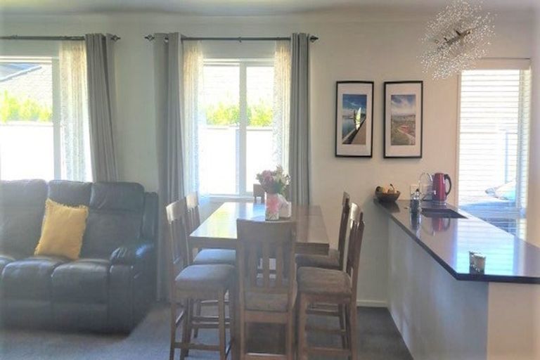 Photo of property in 19 Mooring Close, Whitby, Porirua, 5024