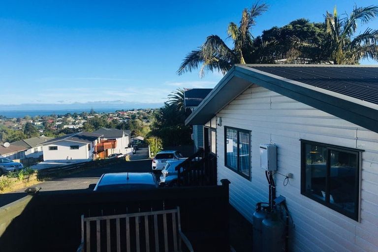 Photo of property in 124a Golf Road, New Lynn, Auckland, 0600