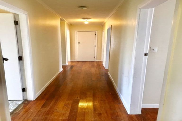 Photo of property in 42 Archibald Road, Kelston, Auckland, 0602
