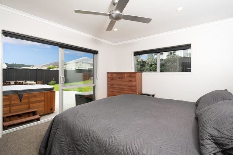 Photo of property in 17 Eric Farley Drive, Kumeu, 0810