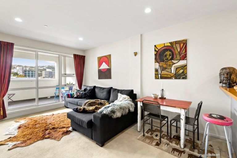 Photo of property in Stadium Garden Flats, 304/107 Thorndon Quay, Pipitea, Wellington, 6011