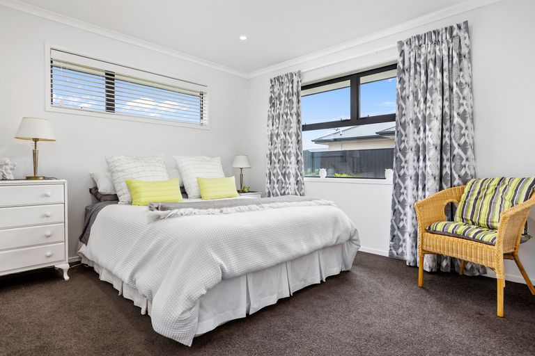 Photo of property in 15 Maple Grove, Kingston, Wellington, 6021