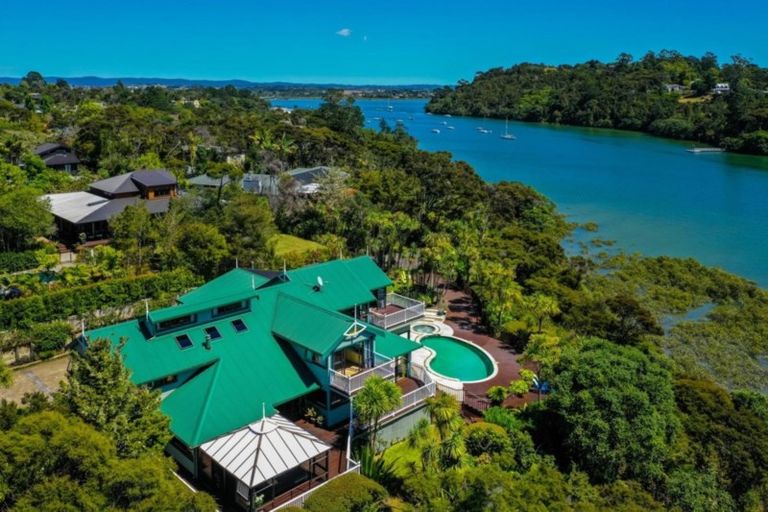 Photo of property in 12 Kingfisher Grove, Greenhithe, Auckland, 0632