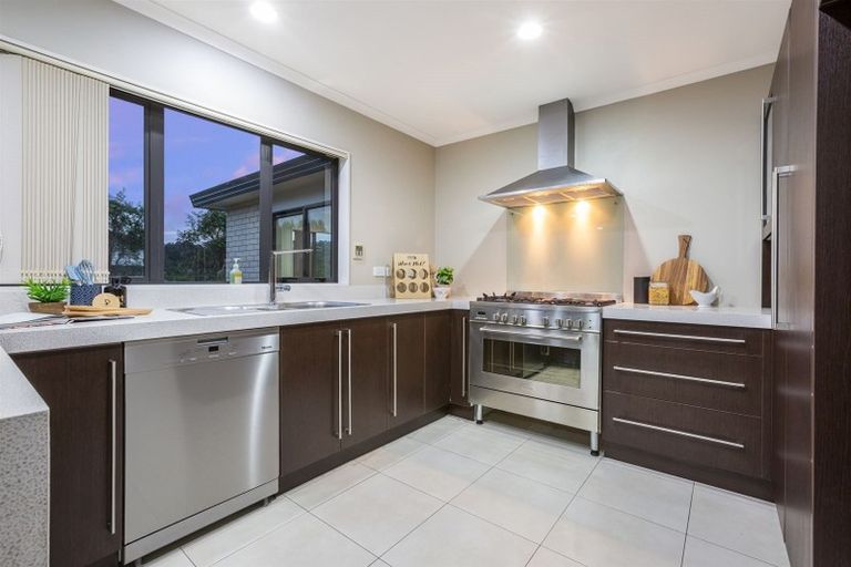 Photo of property in 29 Te Puia Drive, Aotea, Porirua, 5024