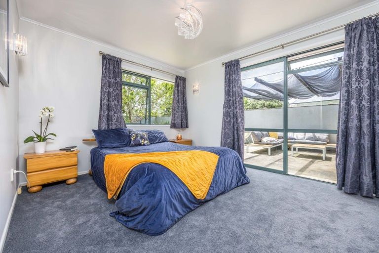 Photo of property in 17 Ashcroft Avenue, Mangere Bridge, Auckland, 2022