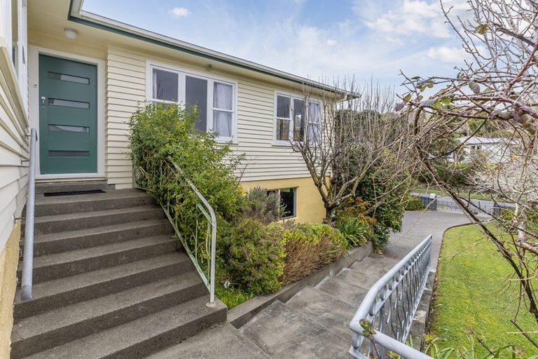 Photo of property in 63 Redwood Avenue, Tawa, Wellington, 5028
