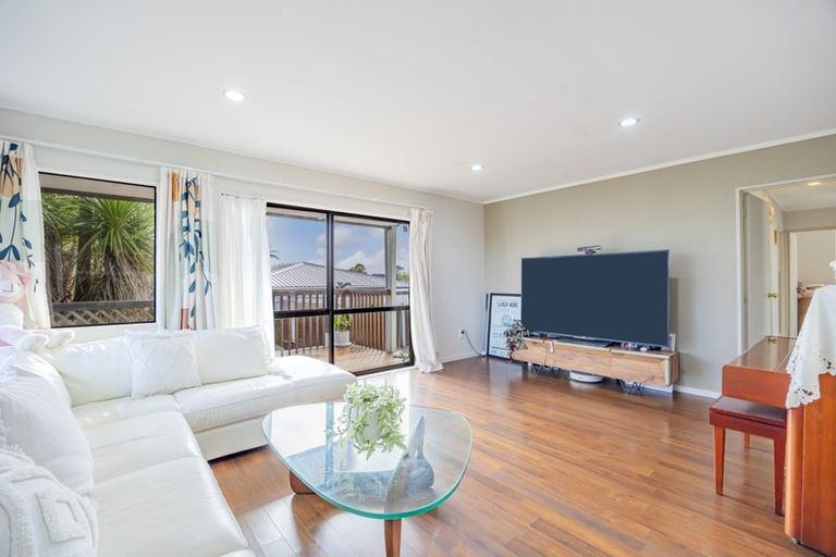 Photo of property in 2/16 James Street, Bayview, Auckland, 0629