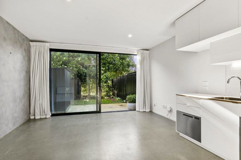 Photo of property in 15 Te Ara O Paetutu, Petone, Lower Hutt, 5012