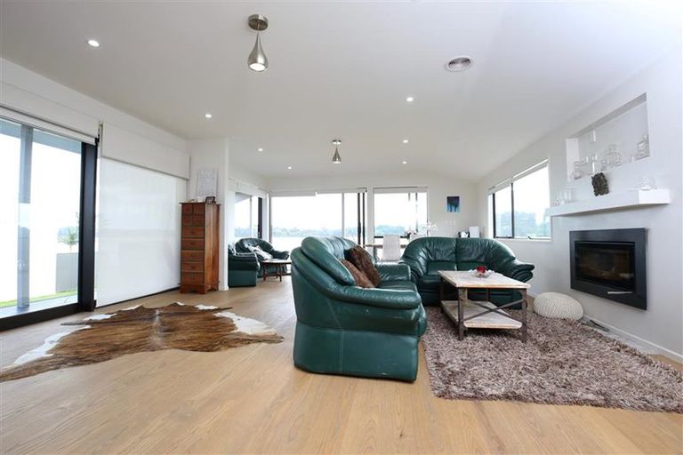Photo of property in 62 The Terrace, Herald Island, Auckland, 0618