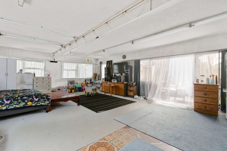 Photo of property in 10 Clendon Place, Manurewa, Auckland, 2102