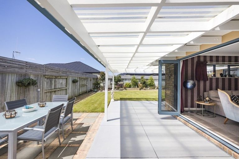 Photo of property in 29 Chestnut Close, Kelvin Grove, Palmerston North, 4414