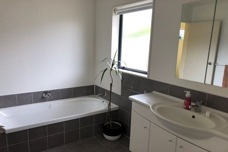 Photo of property in 14 Katerini Grove, Papamoa Beach, Papamoa, 3118