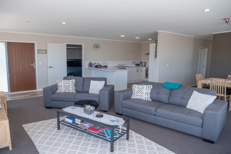 Photo of property in 11 Nancy Wake Place, Cable Bay, 0420