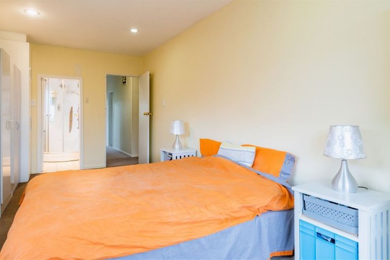 Photo of property in 132 Avonhead Road, Avonhead, Christchurch, 8042