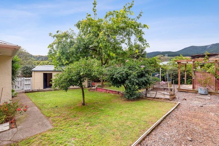 Photo of property in 12 Brazier Grove, Paraparaumu, 5032
