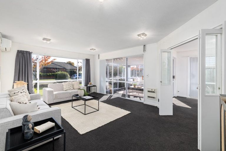 Photo of property in 2/52a Berkshire Drive, Avonhead, Christchurch, 8042