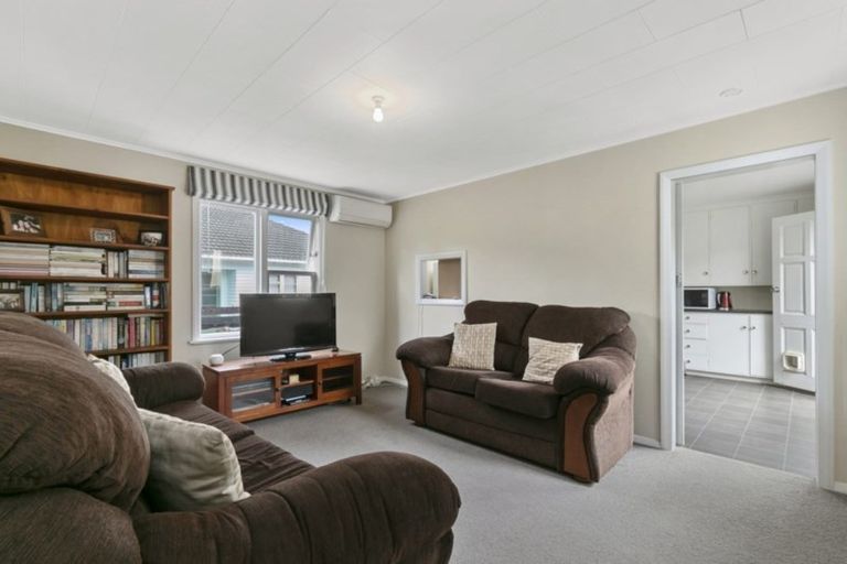 Photo of property in 29 Gibbs Crescent, Wainuiomata, Lower Hutt, 5014