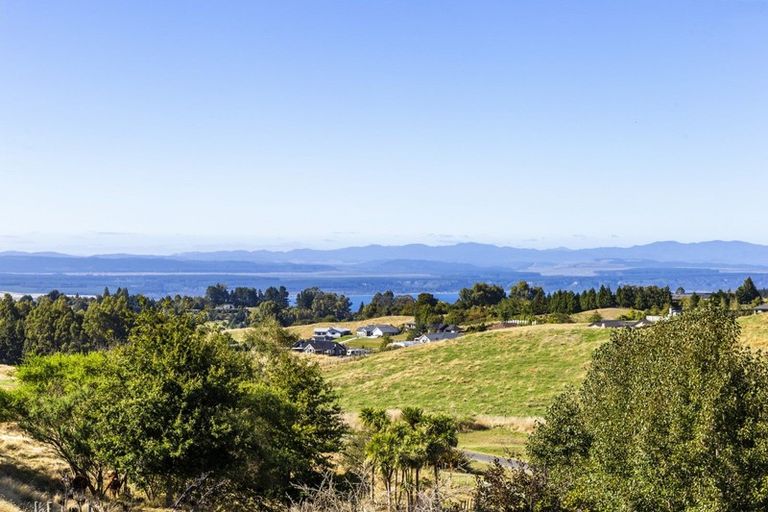 Photo of property in 1 Edge Hill, Acacia Bay, Taupo, 3385