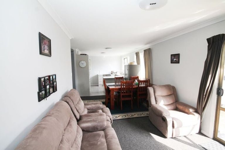 Photo of property in 71 Chichester Drive, Rosehill, Papakura, 2113