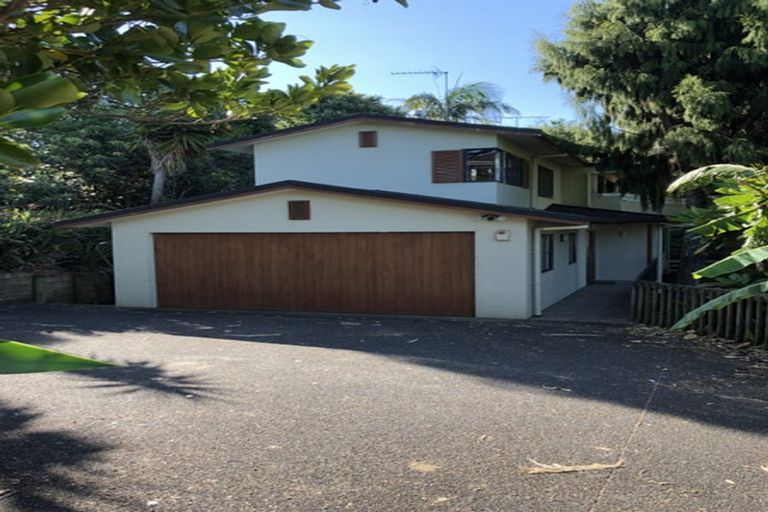 Photo of property in 1/12 Heath Avenue, Northcote, Auckland, 0627