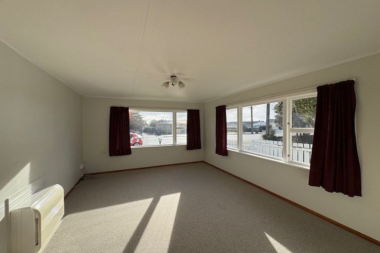 Photo of property in 120 Weraroa Road, Levin, 5510