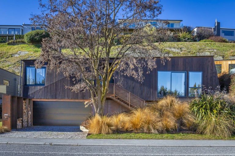 Photo of property in 61 Mcdonnell Road, Arrowtown, 9302