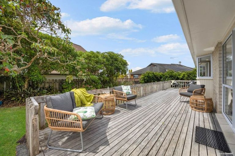 Photo of property in 9 Javelin Place, West Harbour, Auckland, 0618