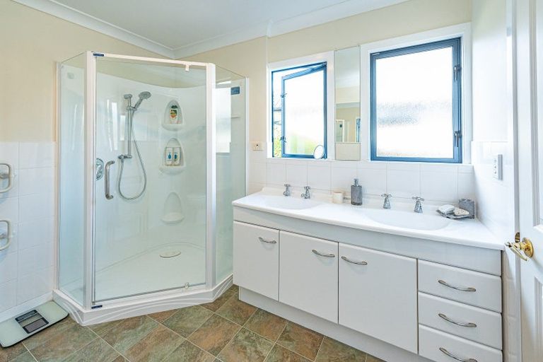 Photo of property in 12 Perrett Drive, Otamatea, Whanganui, 4500