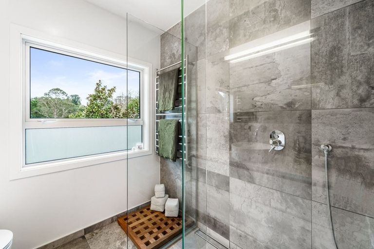 Photo of property in 110 Candia Road, Henderson Valley, Auckland, 0614