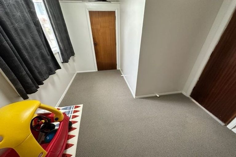 Photo of property in 60a Waimumu Road, Massey, Auckland, 0614